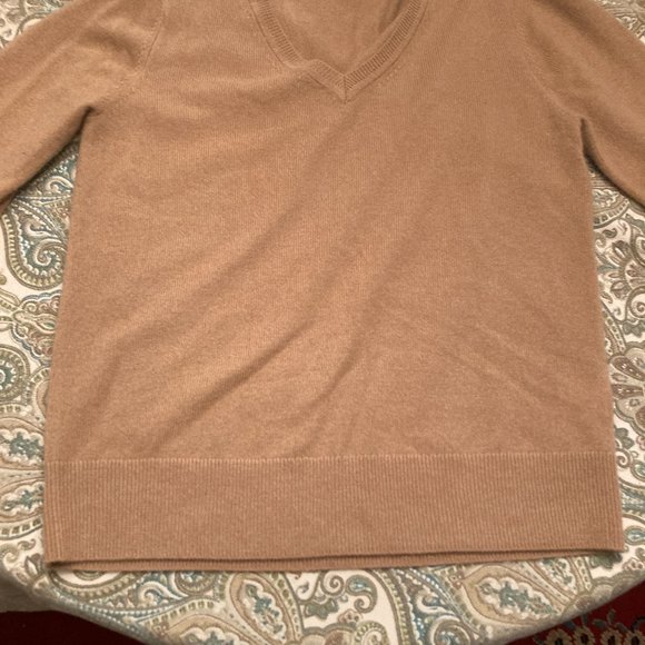 Quince Mongolian Cashmere V-Neck Sweater - Picture 9 of 10